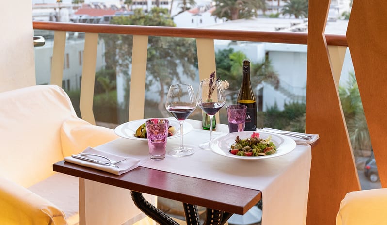 DELUXE DOUBLE GARDEN VIEW BALCONY